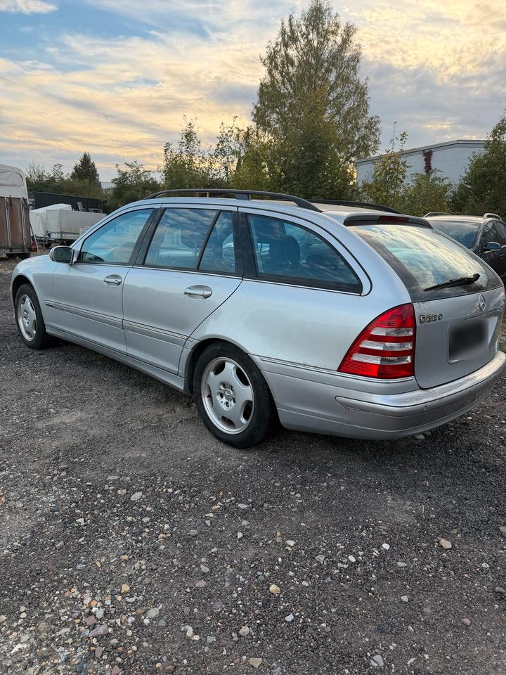Mercedes Benz C 220 2006 — engine