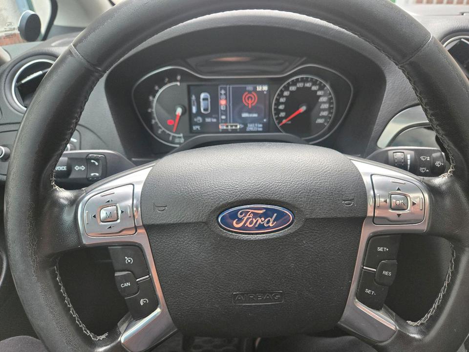 Ford C-Max 2010 — photo 10