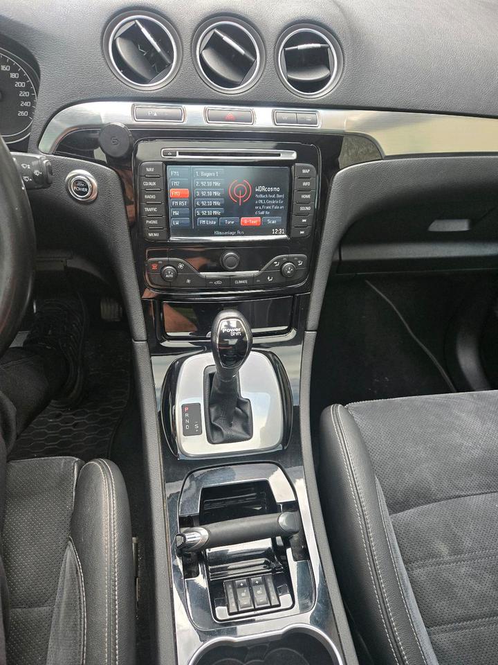 Ford C-Max 2010 — photo 11