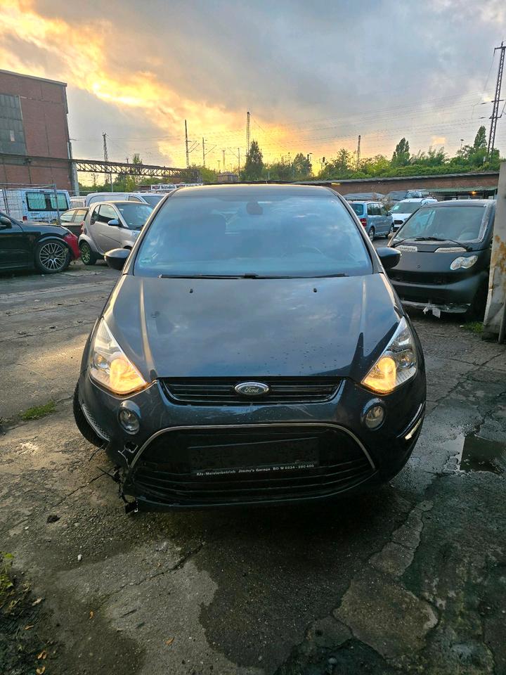 Ford S-Max 2011 — rear view