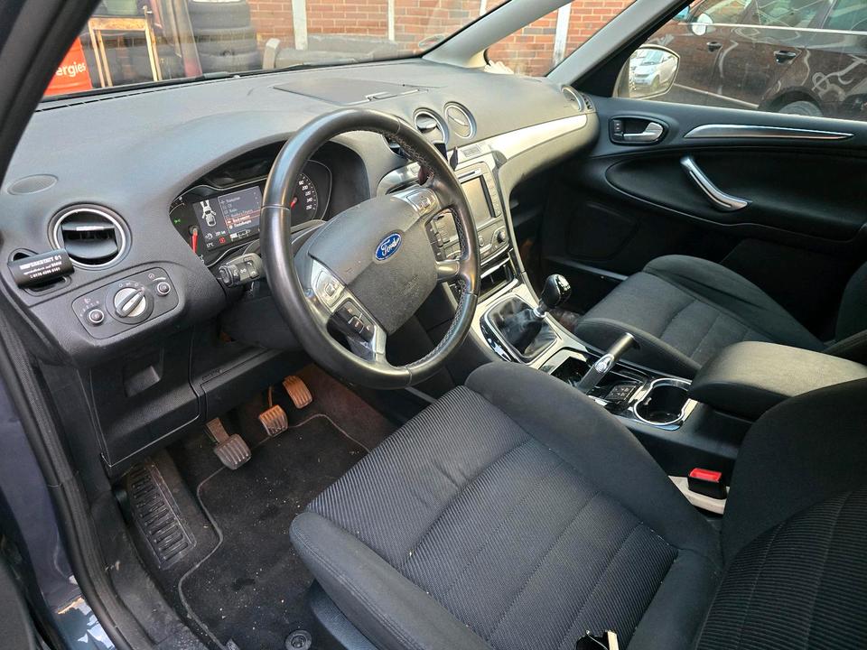 Ford S-Max 2011 — photo 6