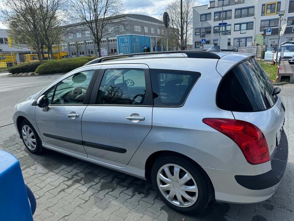 Peugeot 308 2010 — engine