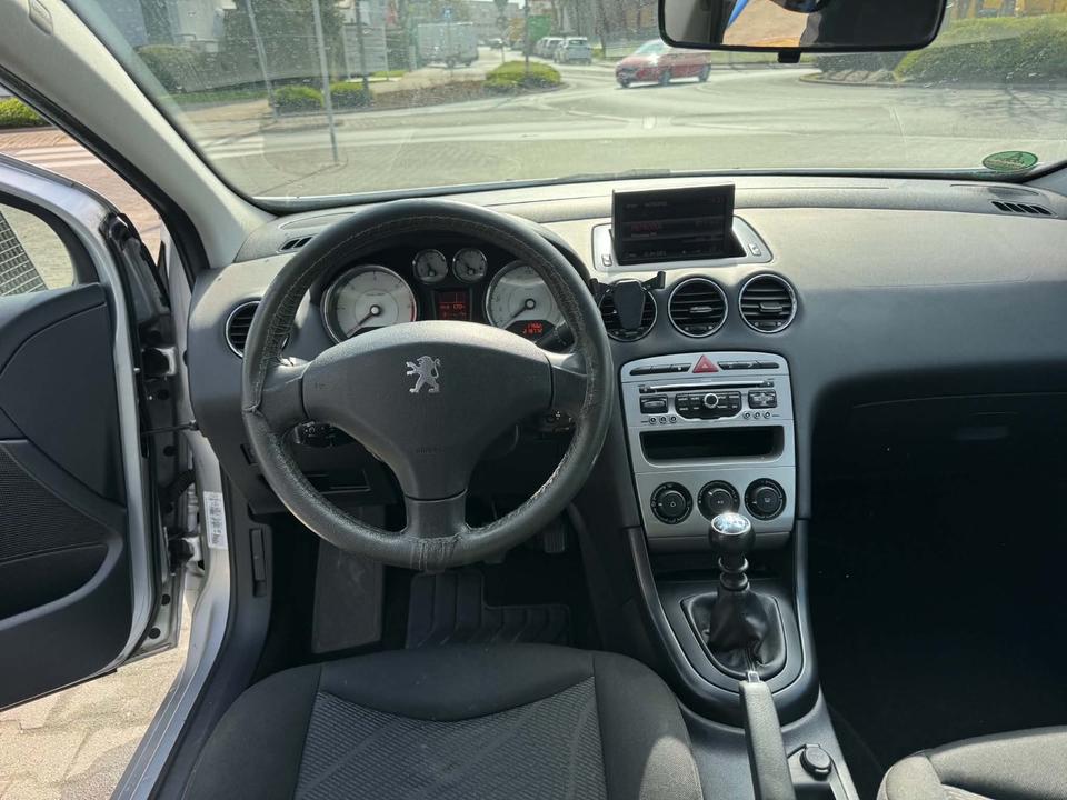 Peugeot 308 2010 — photo 6