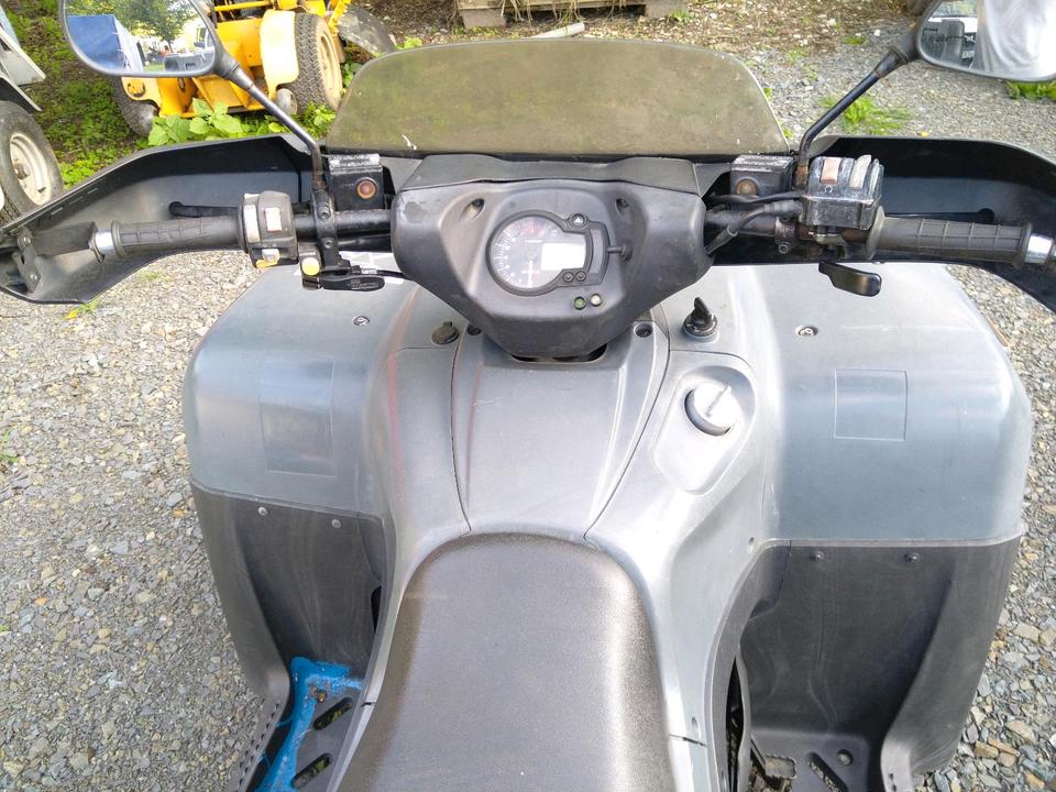 Weitere Motorräder Gelöscht • Cectec Quadrift Straßenquad mit AHK 2010 — салон