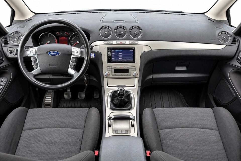 Ford S-Max 2009 — photo 12
