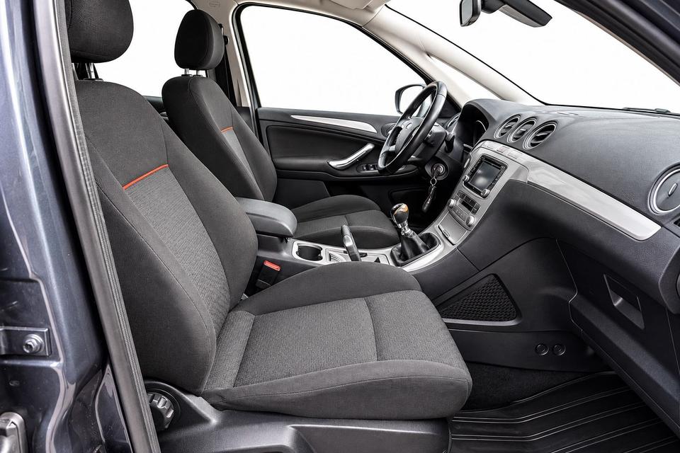 Ford S-Max 2009 — photo 16
