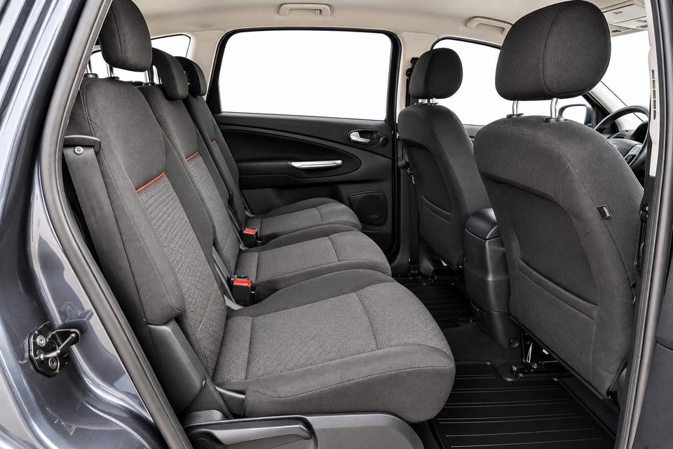 Ford S-Max 2009 — photo 17