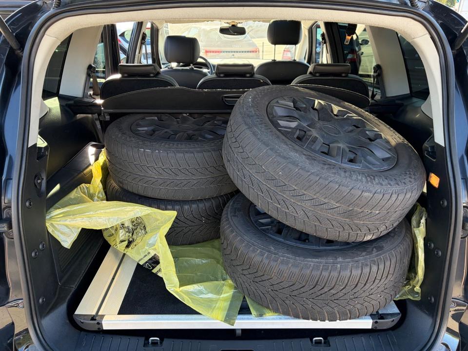Ford S-Max 2009 — photo 16