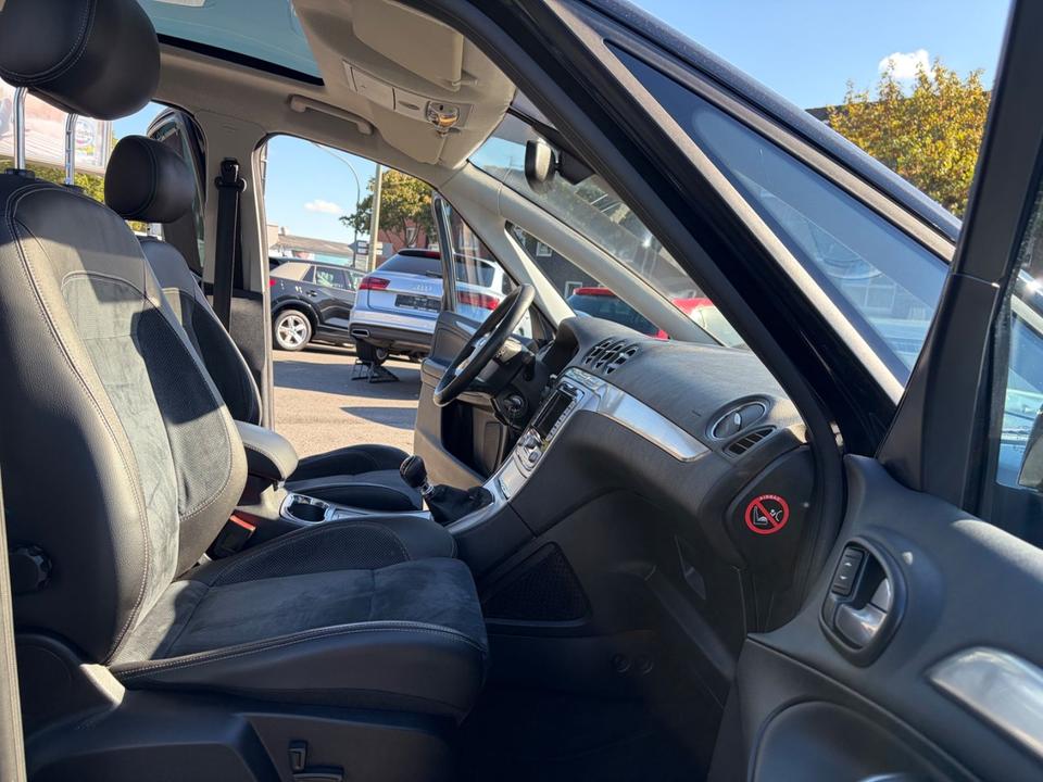 Ford S-Max 2009 — photo 18
