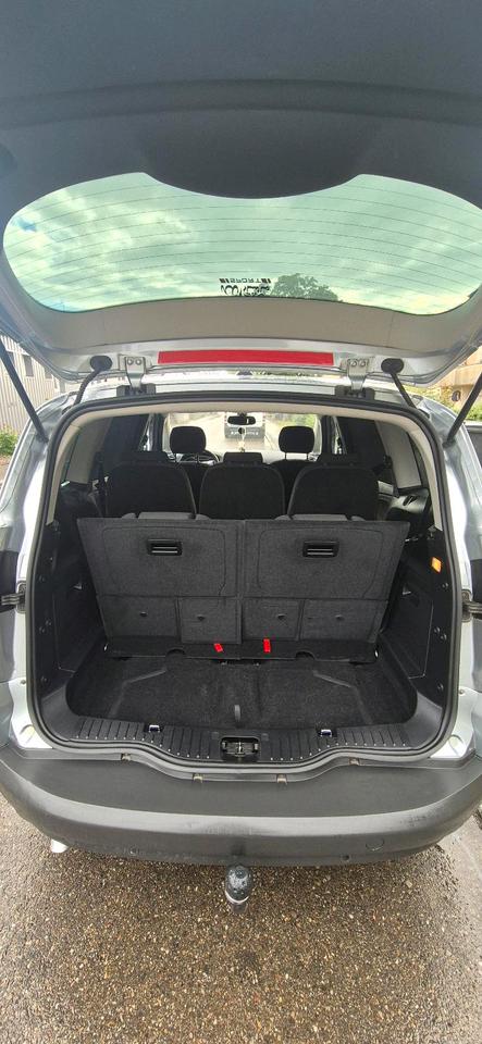 Ford S-Max 2010 — interior