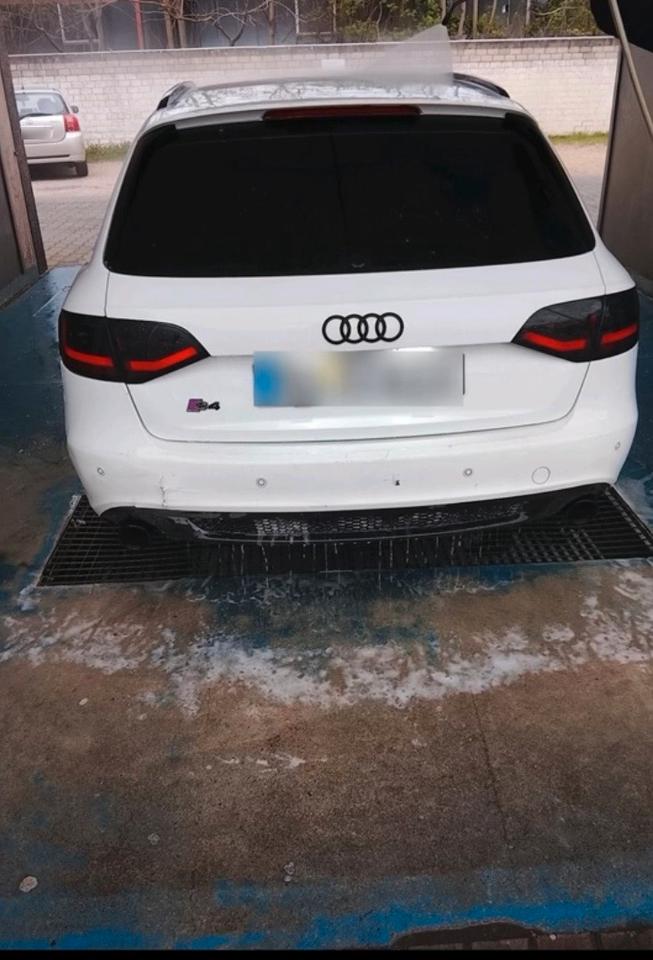 Audi A4 2011 — photo 15