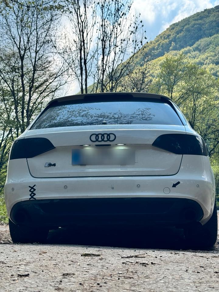 Audi A4 2011 — photo 5
