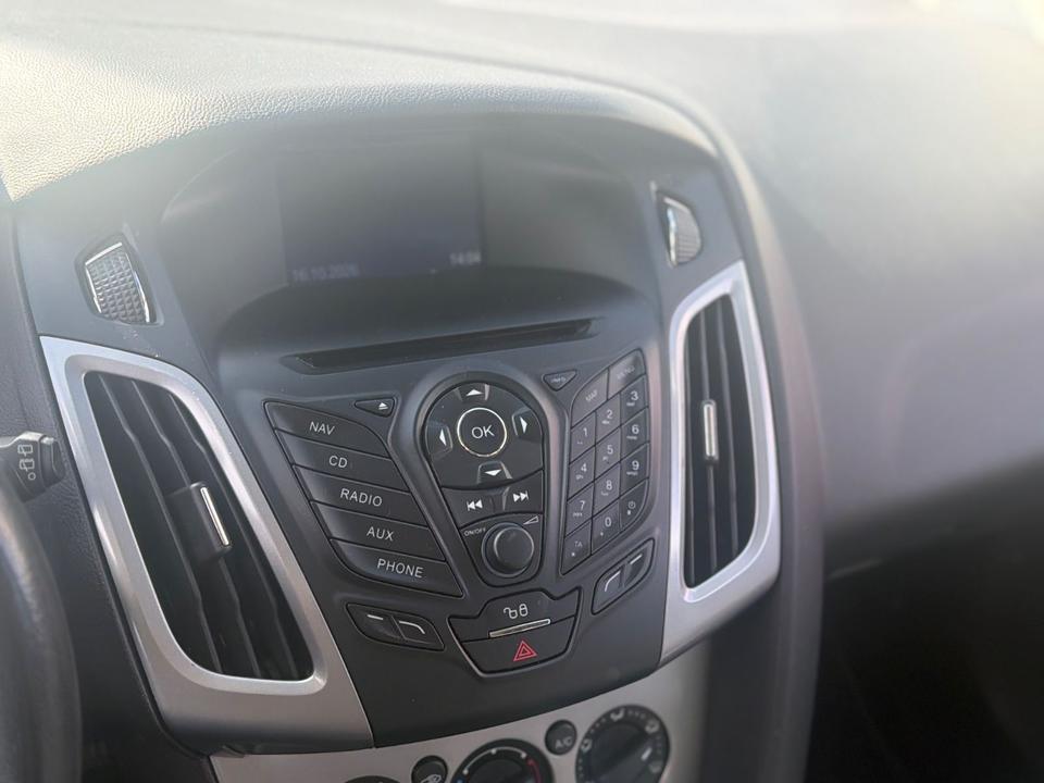Ford Focus 2013 — photo 10