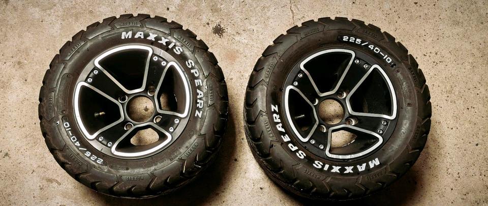 Weitere Motorräder 4xAeon Cobra 300 400 419 420 422 Alufelgen Komplett MAXXIS Reifen 2015 — салон