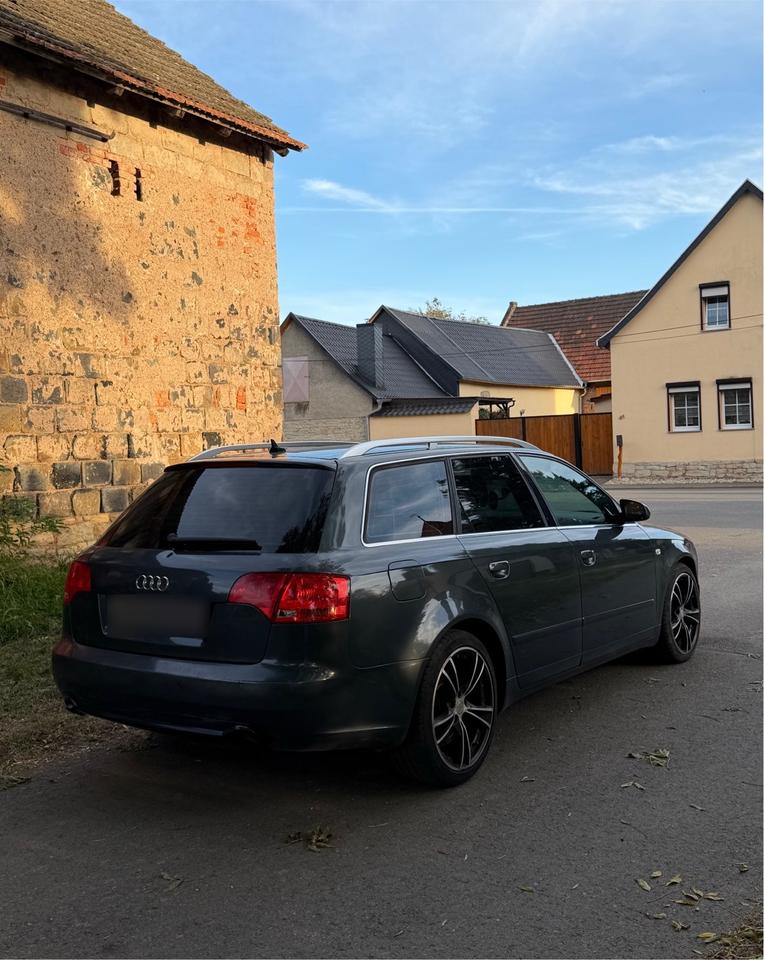 Audi A4 2008 — салон