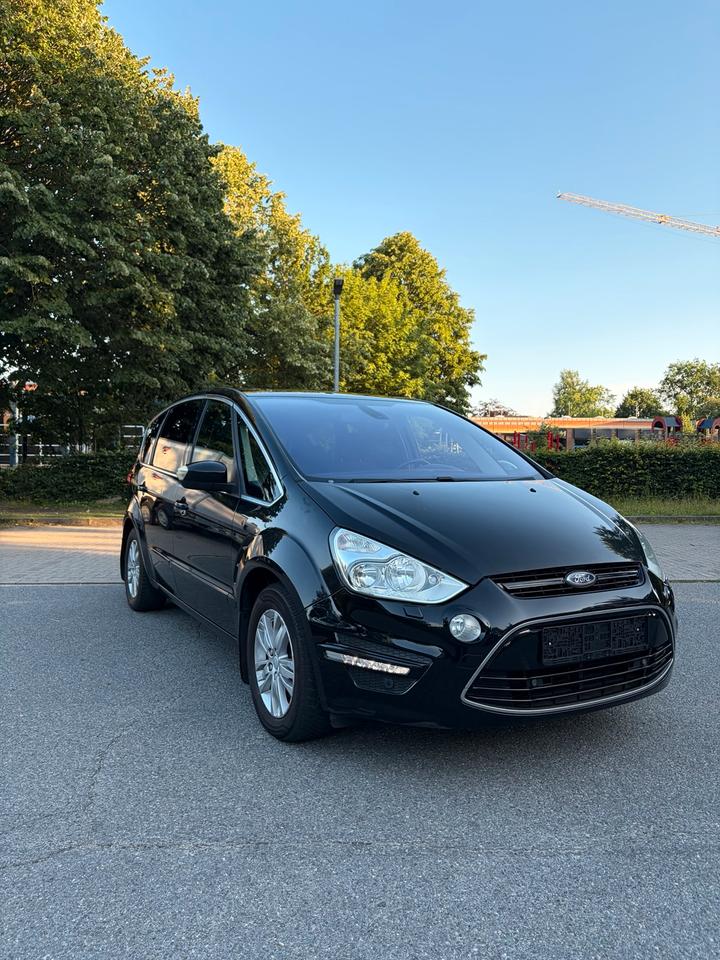 Ford S-Max 2011 — rear view