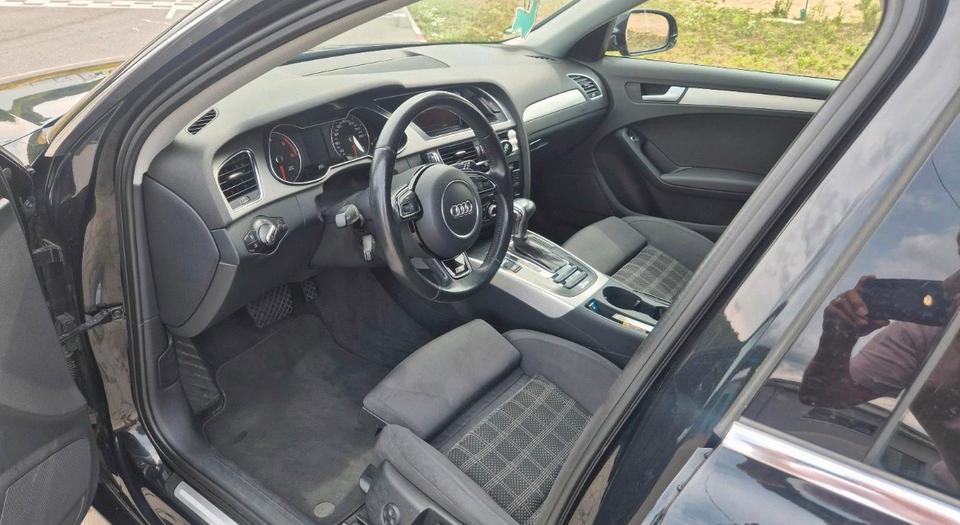 Audi A4 2012 — photo 16