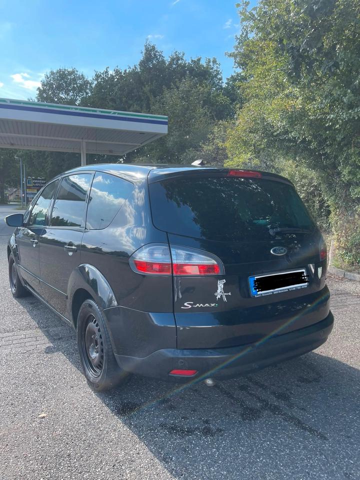Ford S-Max 2008 — rear view