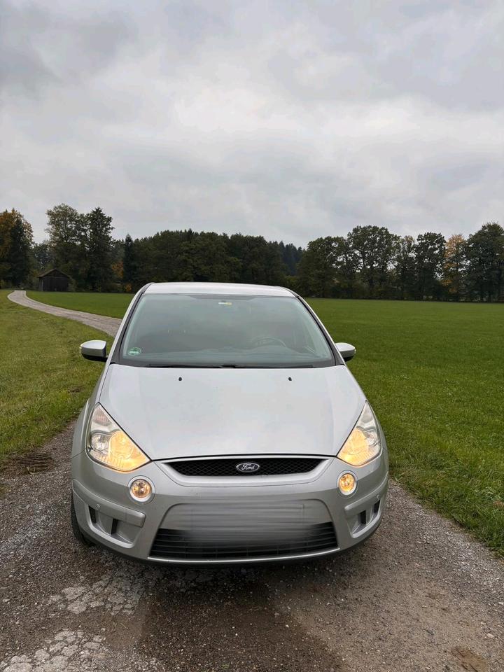 Ford S-Max 2007 — вигляд ззаду