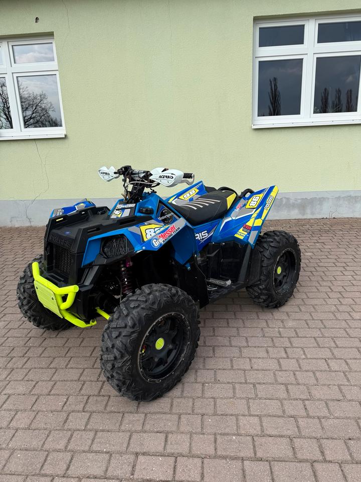 Weitere Motorräder Polaris Scrambler 850 XP LOF 4x4 2015 — rear view