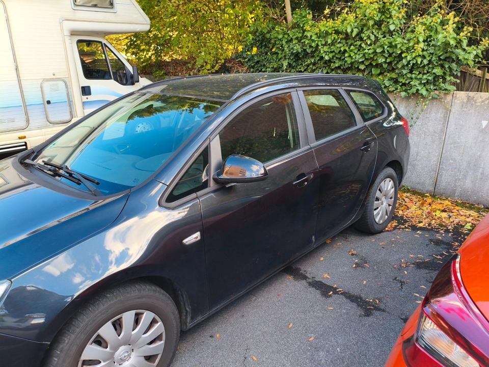 Opel Astra 2012 — engine