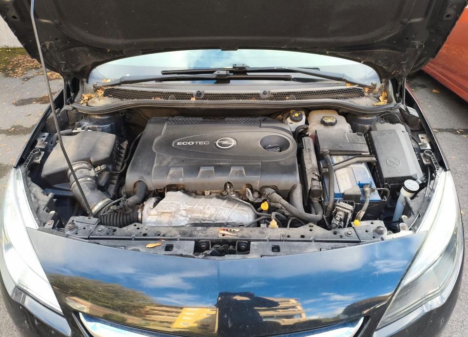 Opel Astra 2012 — photo 5