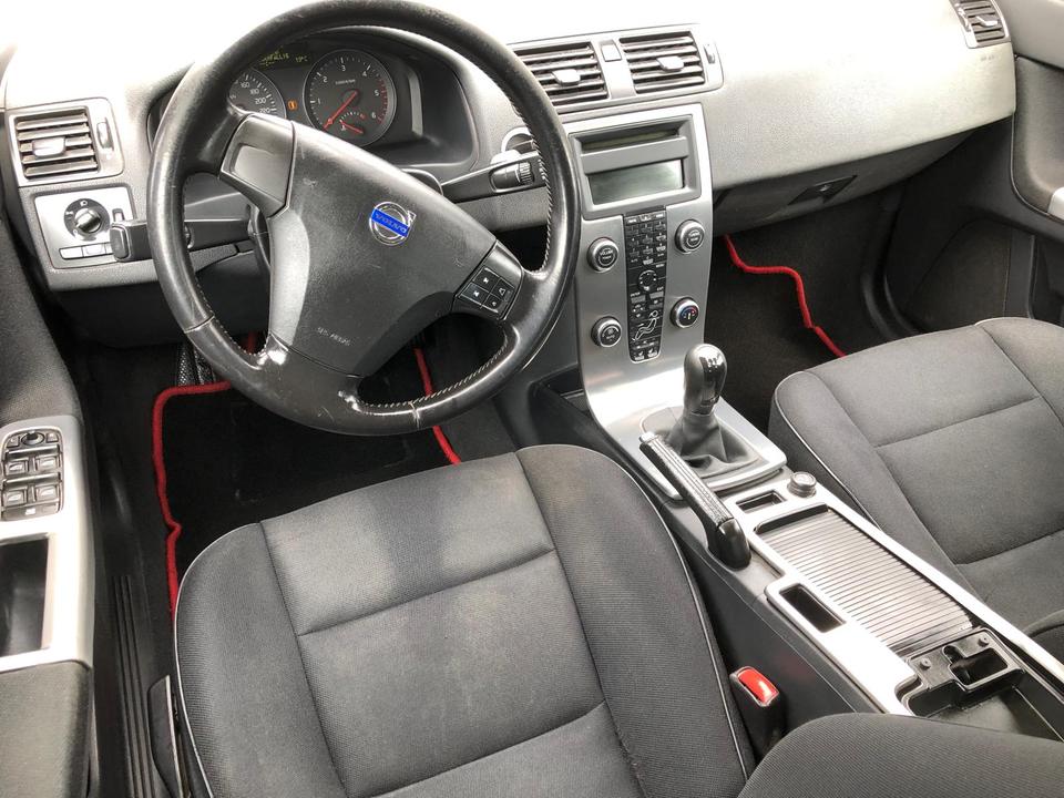 Volvo V50 2010 — photo 12