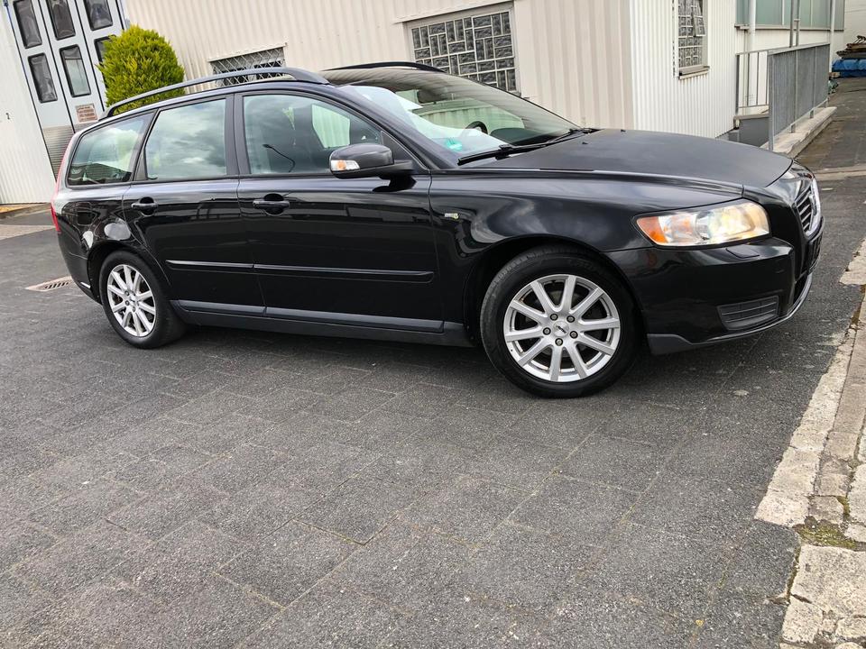 Volvo V50 2010 — photo 17