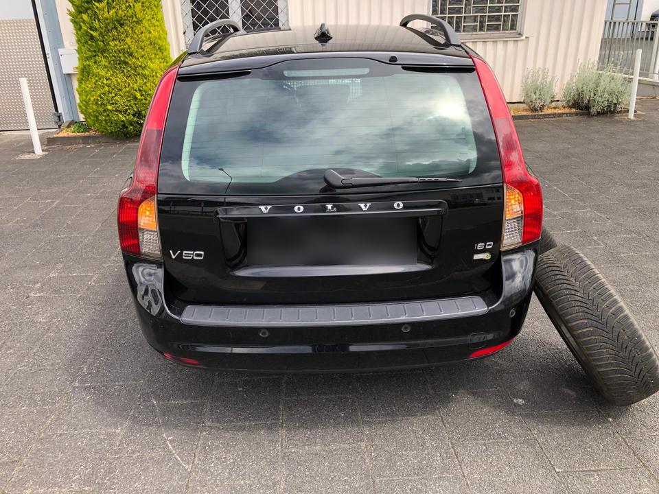 Volvo V50 2010 — rear view