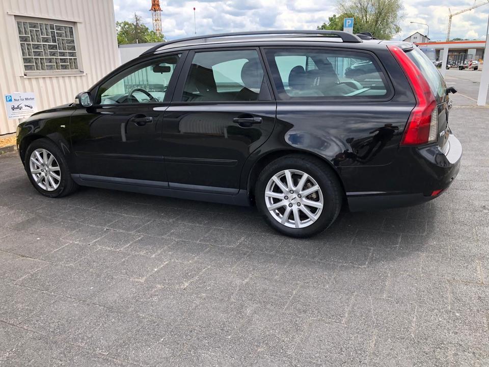 Volvo V50 2010 — interior