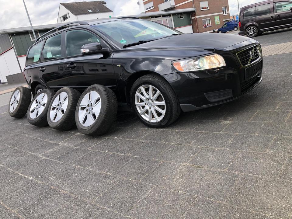 Volvo V50 2010 — engine