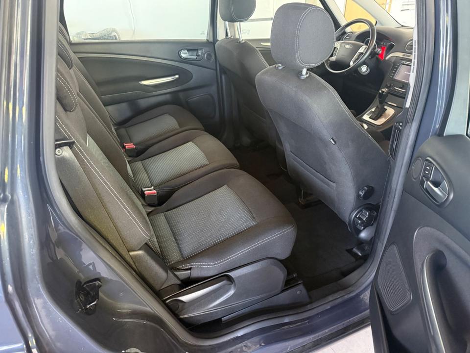 Ford S-Max 2012 — photo 10