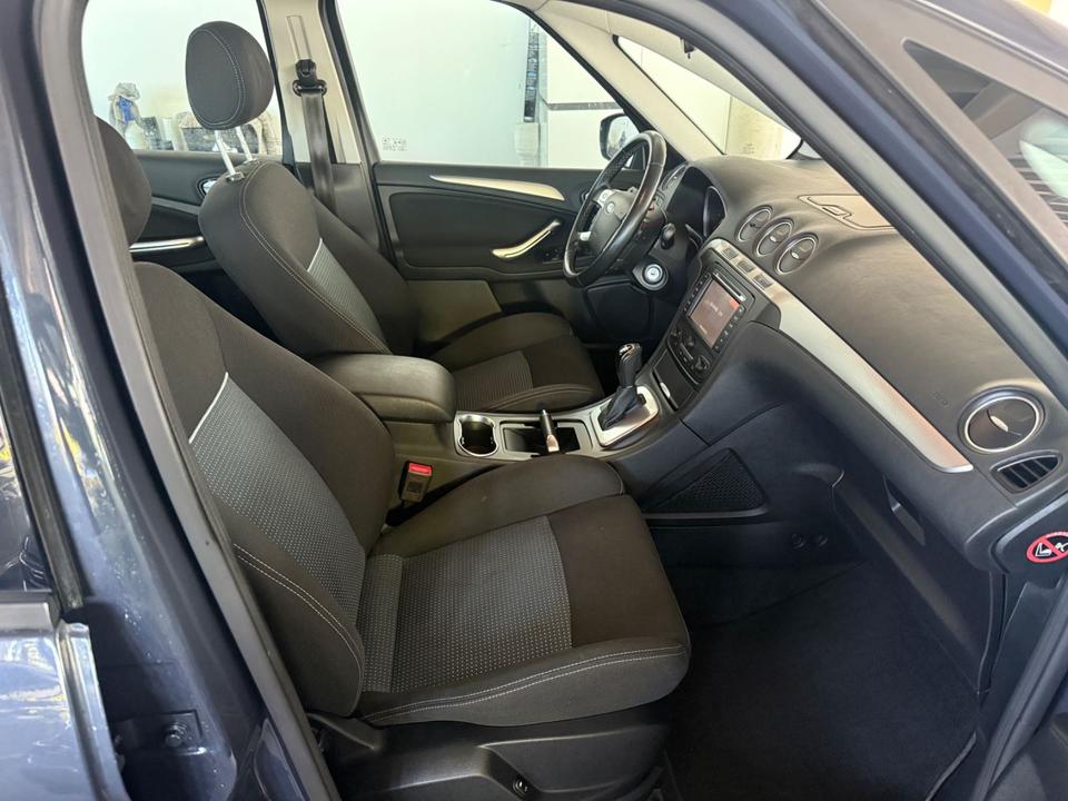 Ford S-Max 2012 — photo 11