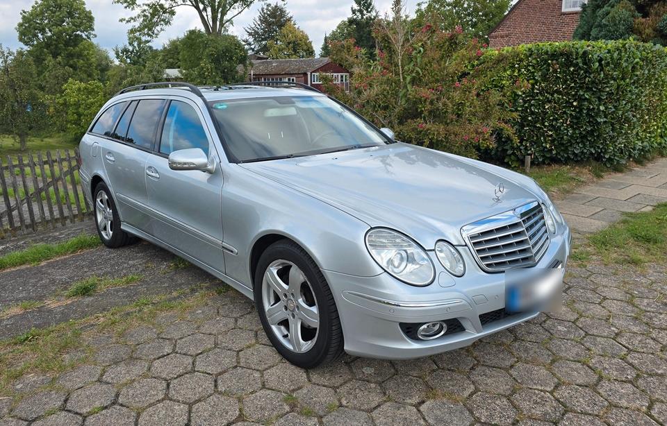 Mercedes Benz E 220 2008 — rear view
