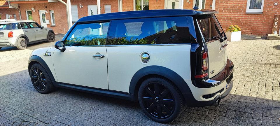 Mini Cooper S Clubman 2009 — rear view