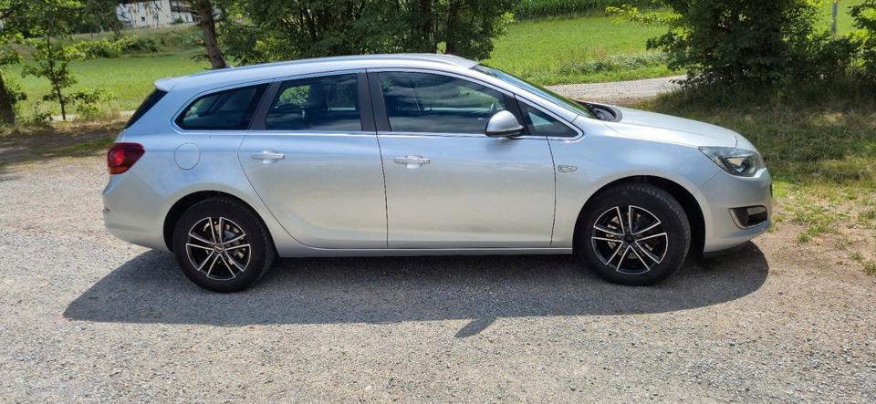 Opel Astra 2015 — фото 6