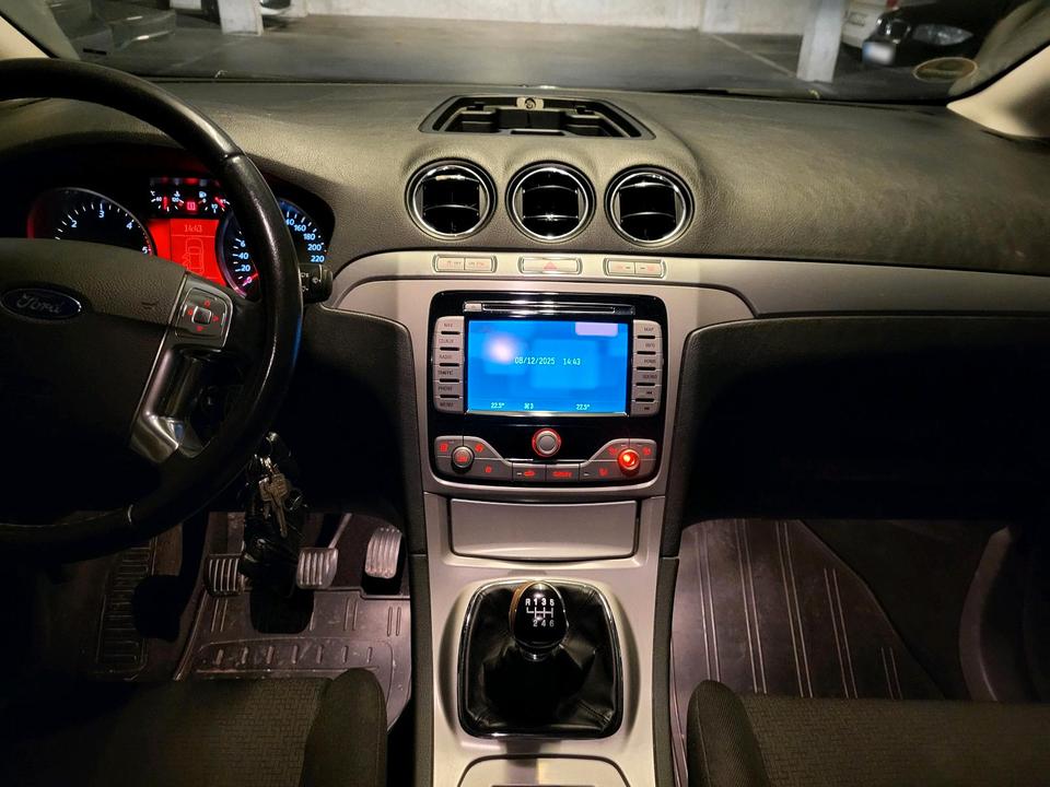 Ford S-Max 2008 — вигляд ззаду