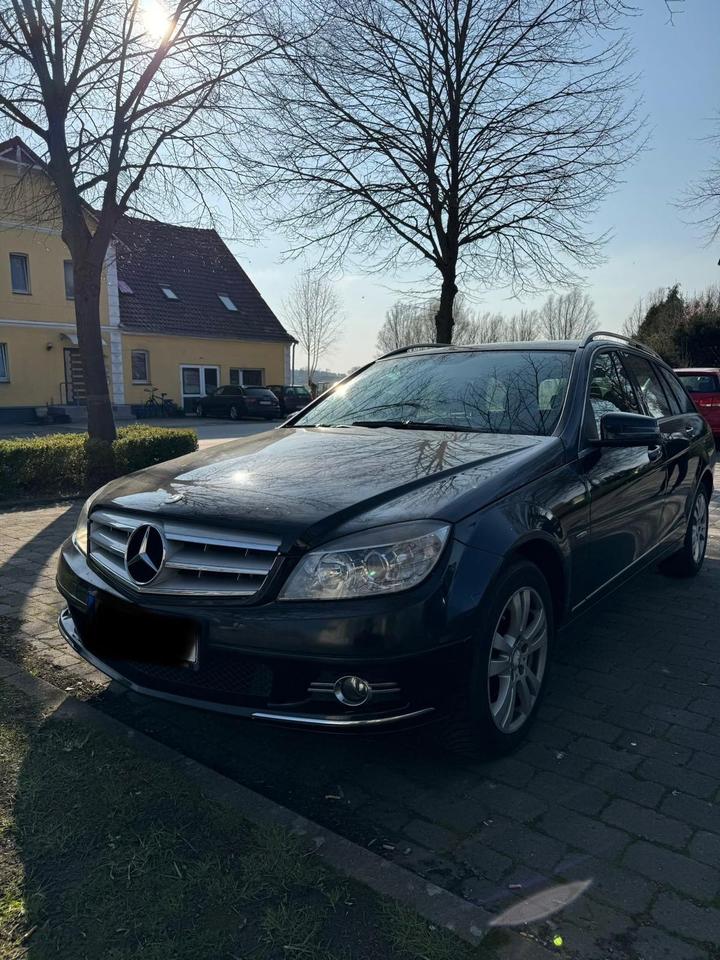 Mercedes Benz C 220 2010 — rear view