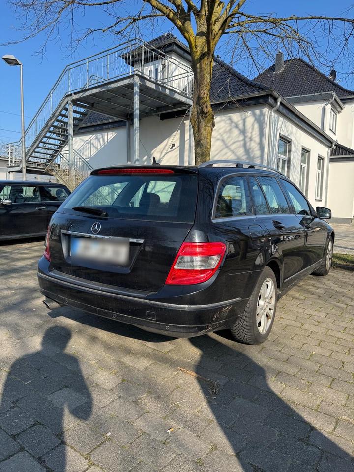 Mercedes Benz C 220 2010 — engine