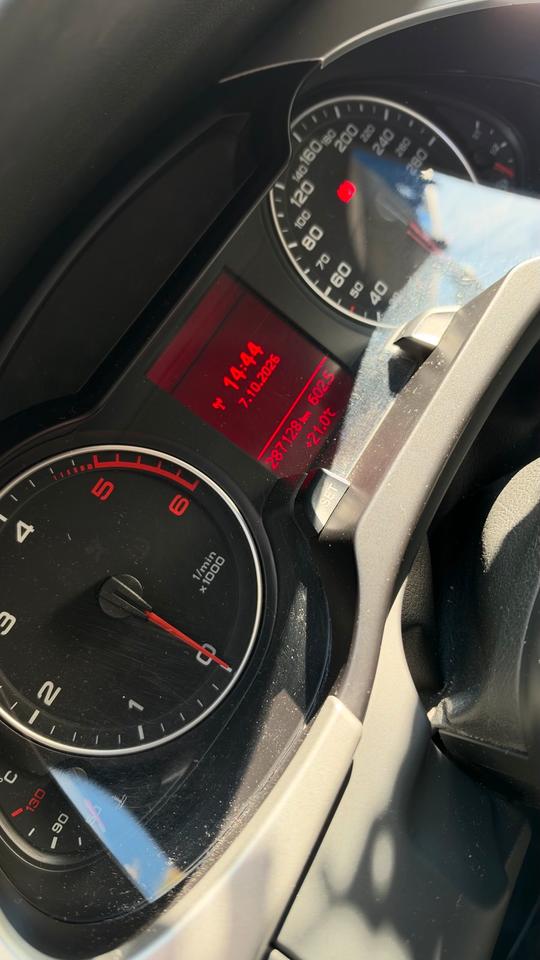 Audi A4 2009 — photo 11