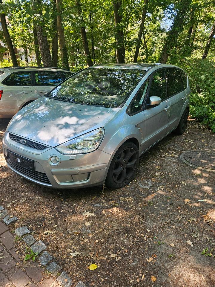 Ford S-Max 2006 — rear view