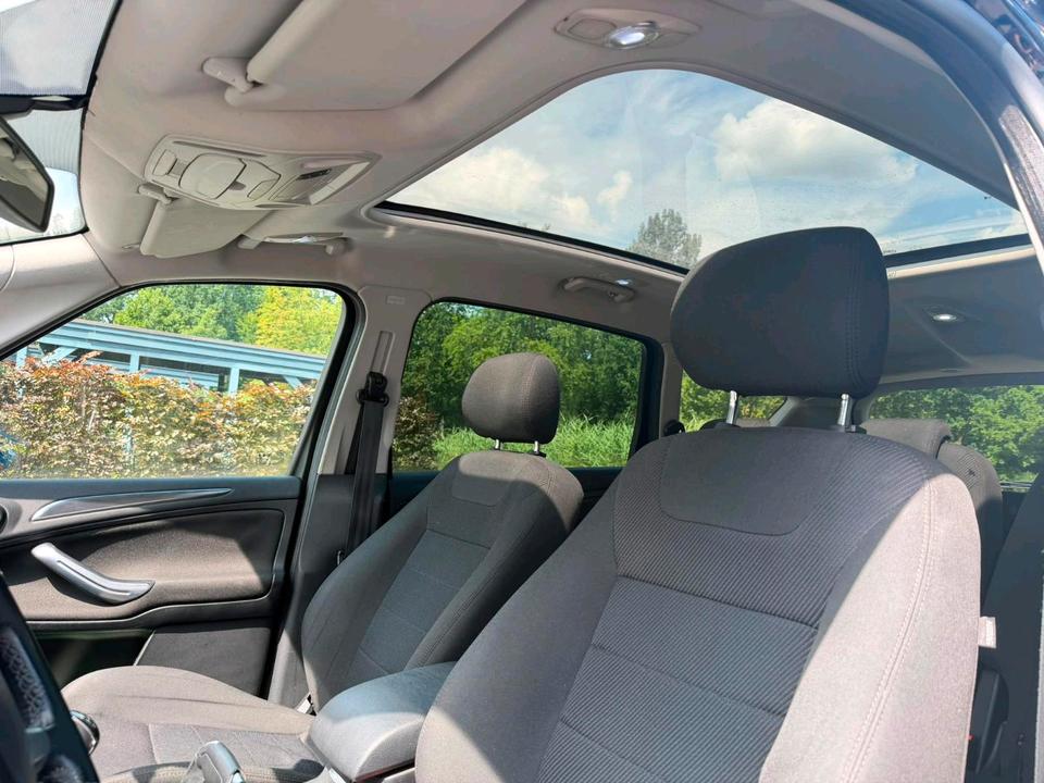 Ford S-Max 2010 — photo 13
