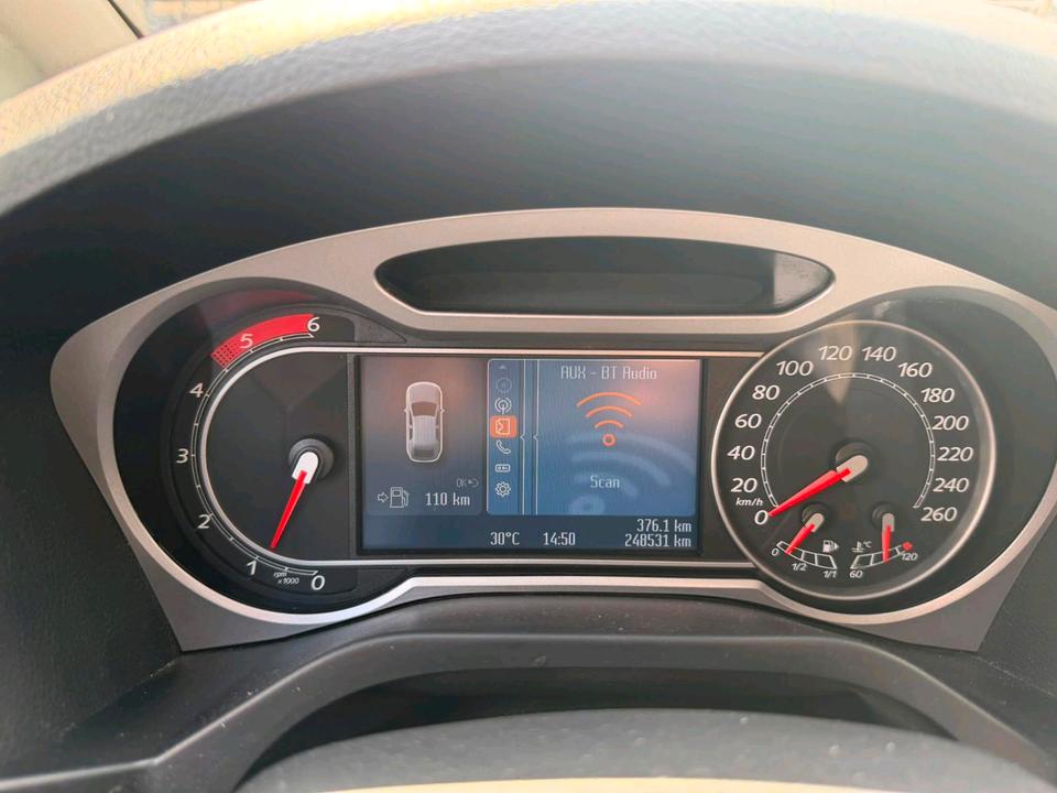 Ford S-Max 2010 — photo 17