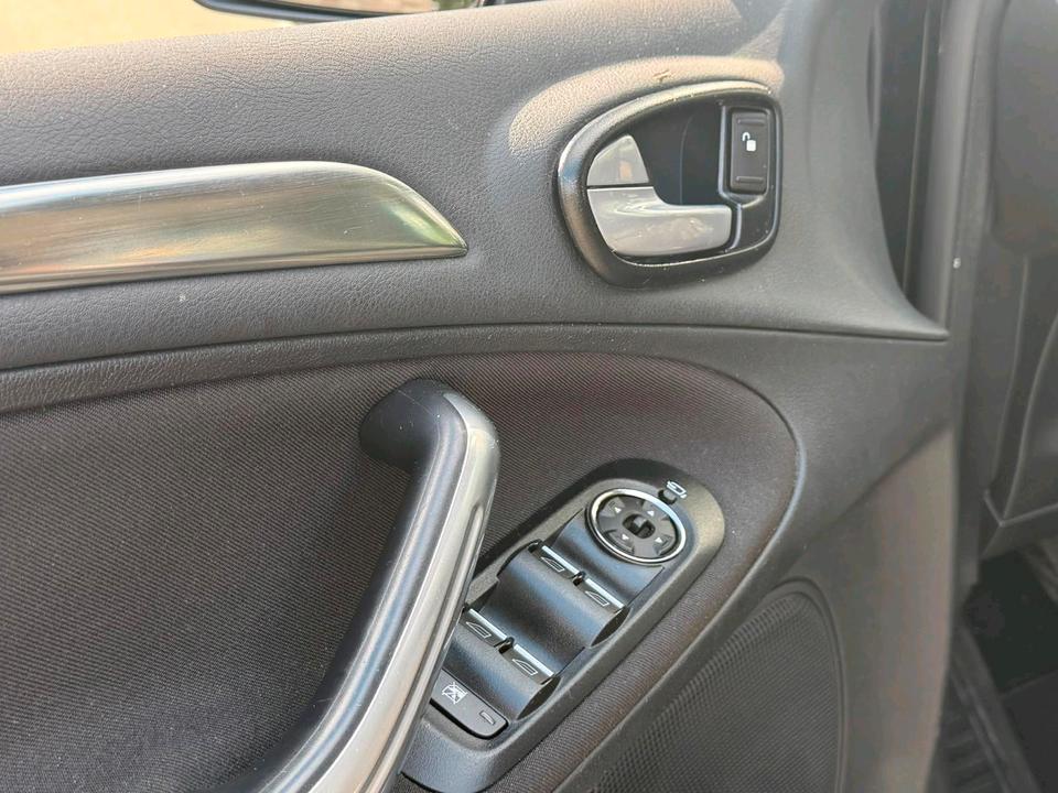 Ford S-Max 2010 — photo 9