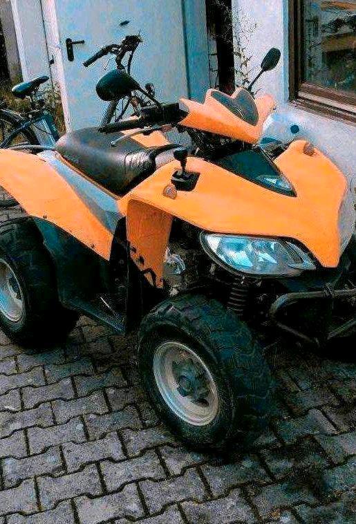 Weitere Motorräder Sanyang Quad UA18A- Baujahr - Motorschaden-Papiere vorhanden 2005 — rear view