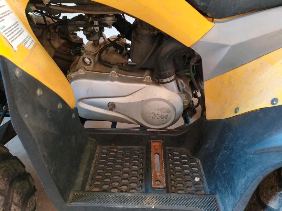 Weitere Motorräder Sanyang Quad UA18A- Baujahr - Motorschaden-Papiere vorhanden 2005 — interior