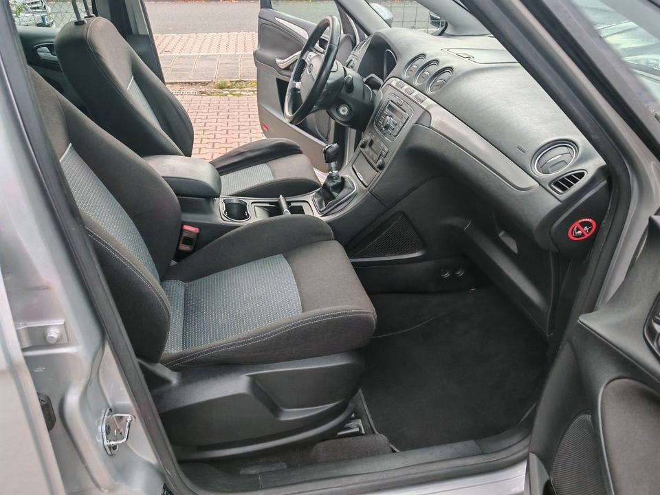 Ford S-Max 2013 — photo 14