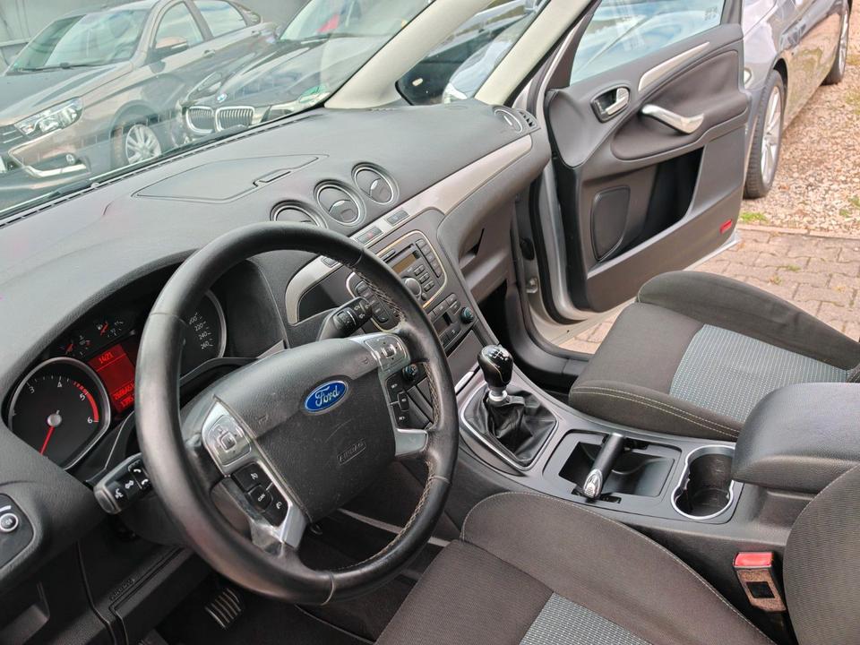 Ford S-Max 2013 — photo 15