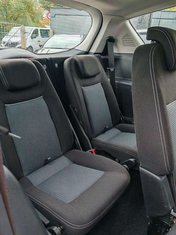 Ford S-Max 2013 — photo 17