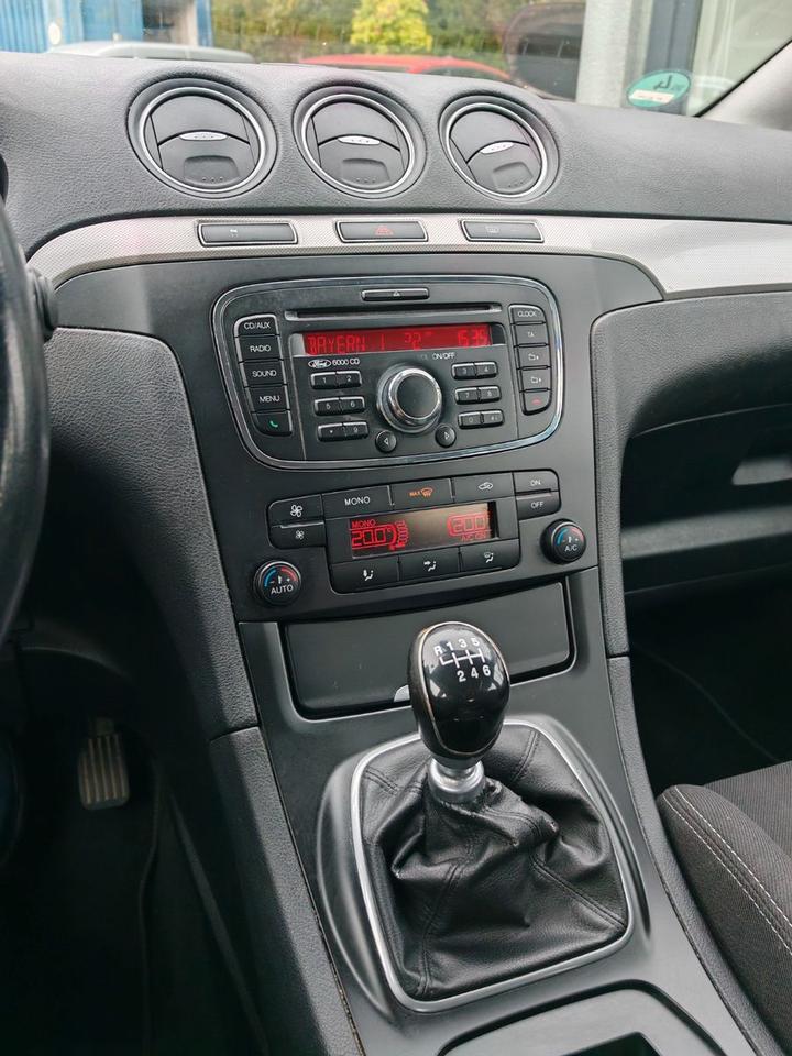 Ford S-Max 2013 — photo 22